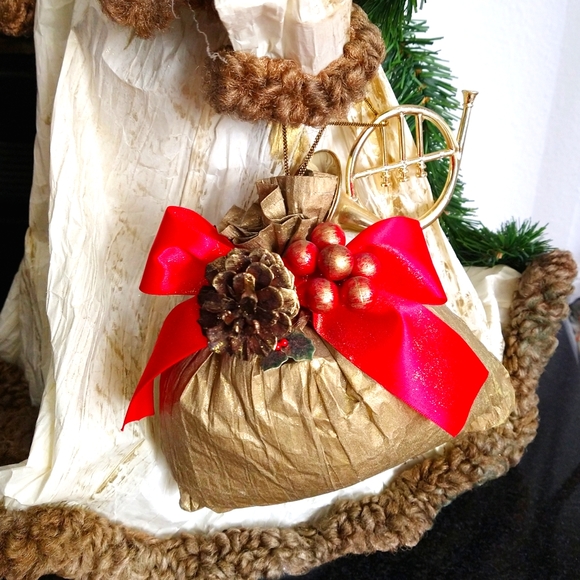 Vintage 23"' tall Gold & Cream Victorian/Old World Santa Tree Topper - Picture 3 of 7